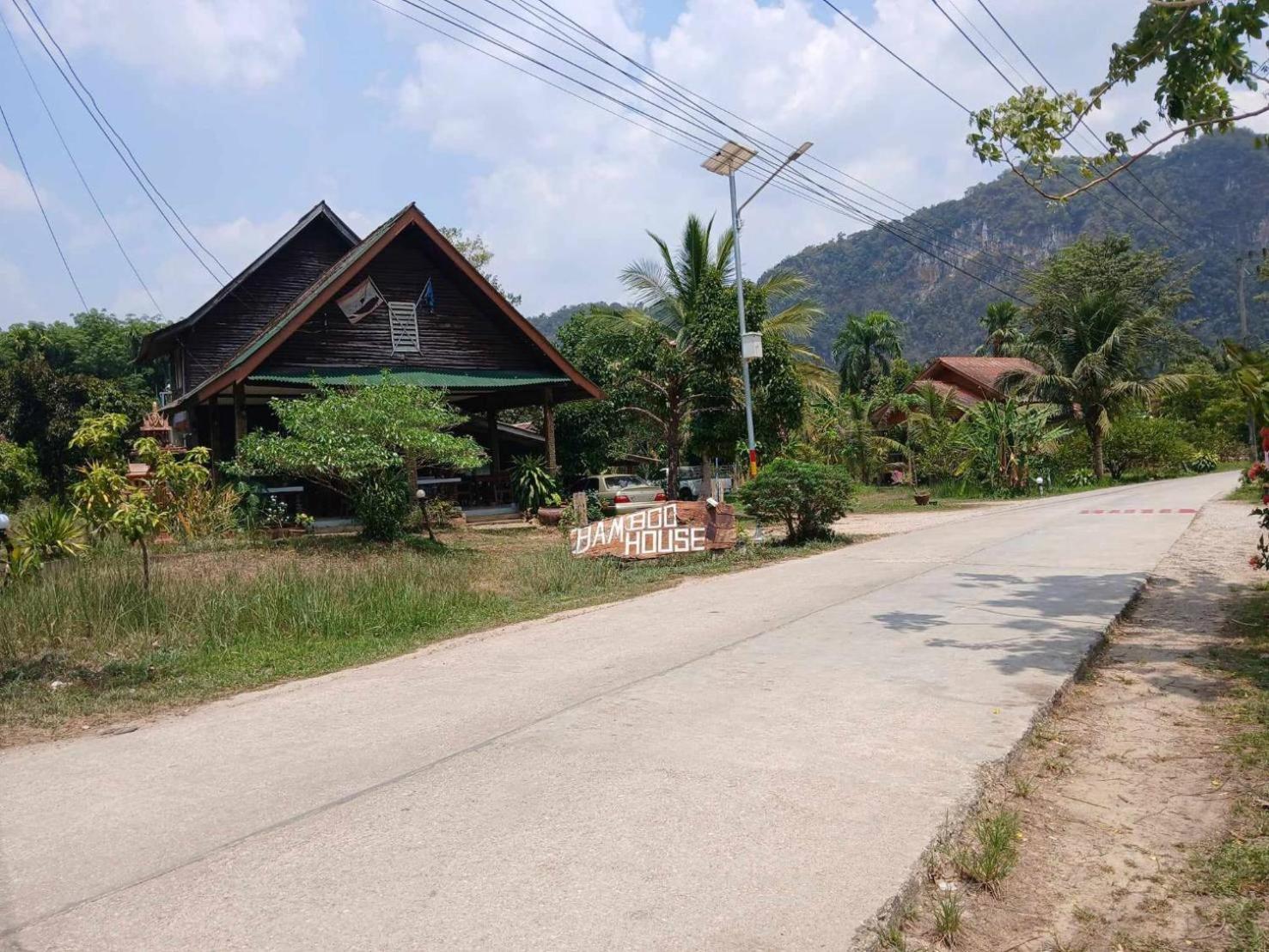 Bamboo House Hotel Khao Sok National Park Buitenkant foto